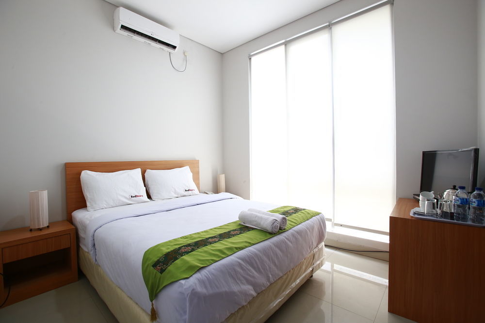 Reddoorz Plus Near Kelapa Dua Kebon Jeruk จาการ์ตา ภายนอก รูปภาพ