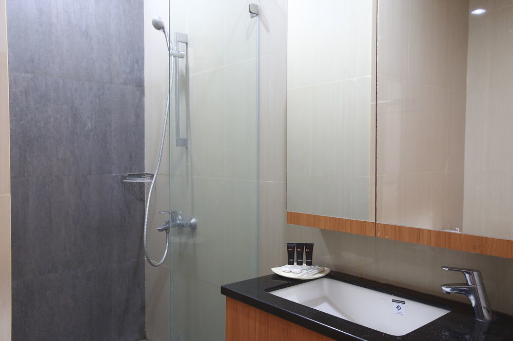 Reddoorz Plus Near Kelapa Dua Kebon Jeruk จาการ์ตา ภายนอก รูปภาพ