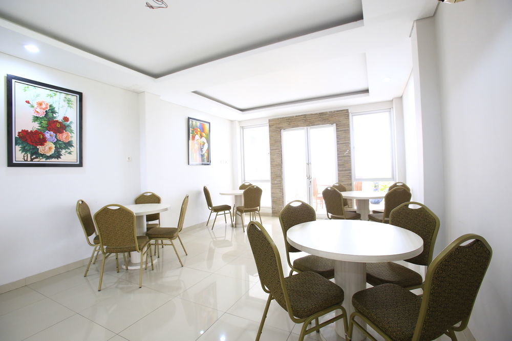 Reddoorz Plus Near Kelapa Dua Kebon Jeruk จาการ์ตา ภายนอก รูปภาพ