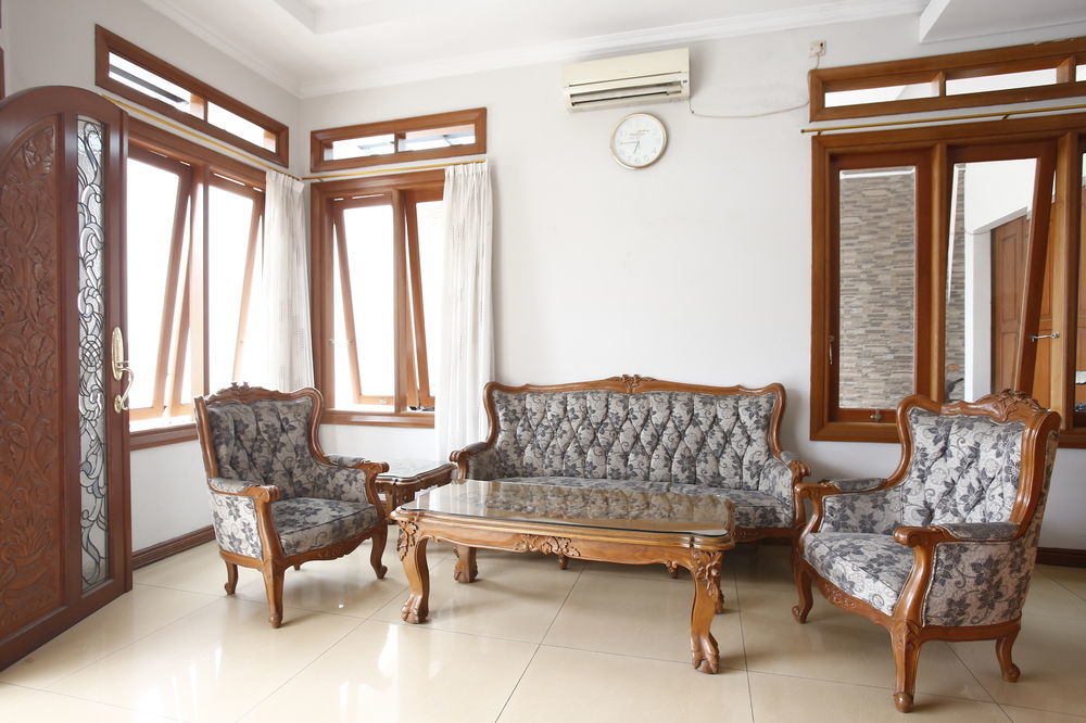 Reddoorz Plus Near Kelapa Dua Kebon Jeruk จาการ์ตา ภายนอก รูปภาพ