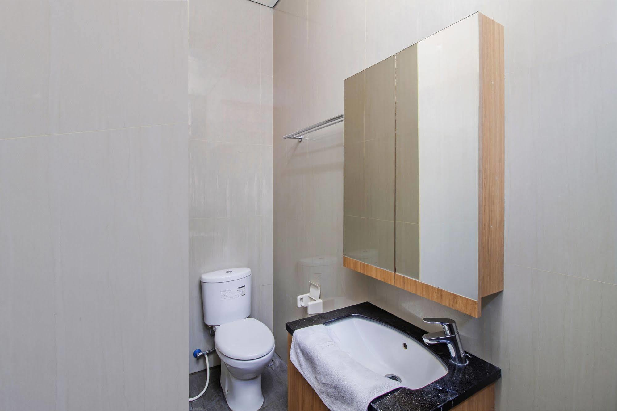 Reddoorz Plus Near Kelapa Dua Kebon Jeruk จาการ์ตา ภายนอก รูปภาพ