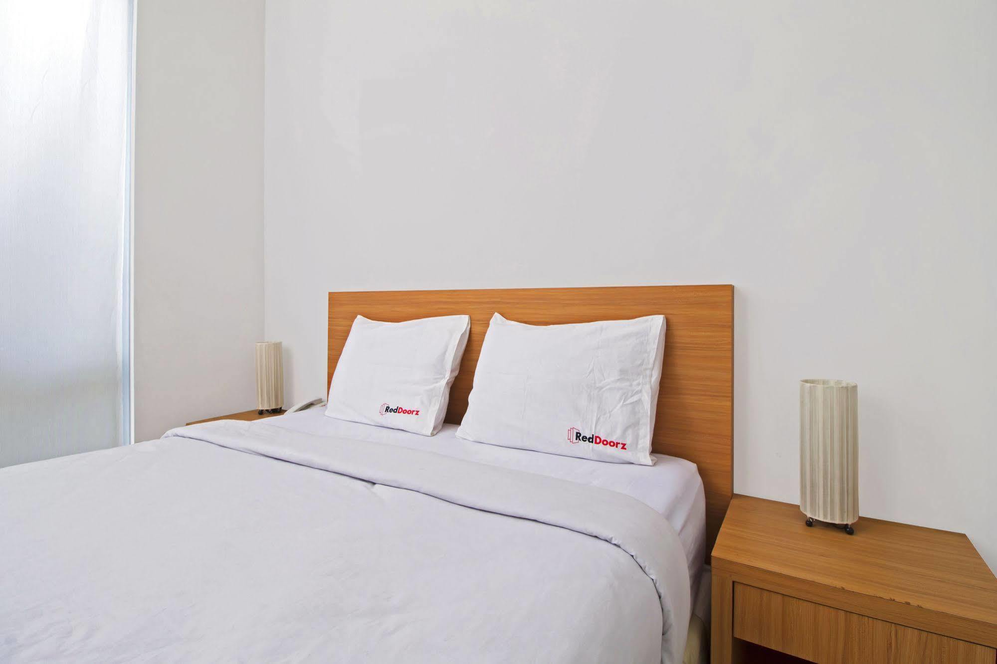 Reddoorz Plus Near Kelapa Dua Kebon Jeruk จาการ์ตา ภายนอก รูปภาพ