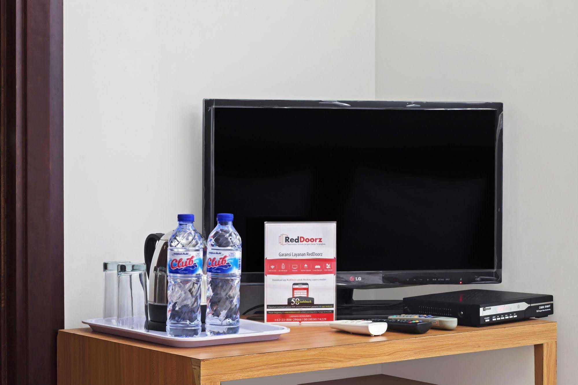 Reddoorz Plus Near Kelapa Dua Kebon Jeruk จาการ์ตา ภายนอก รูปภาพ