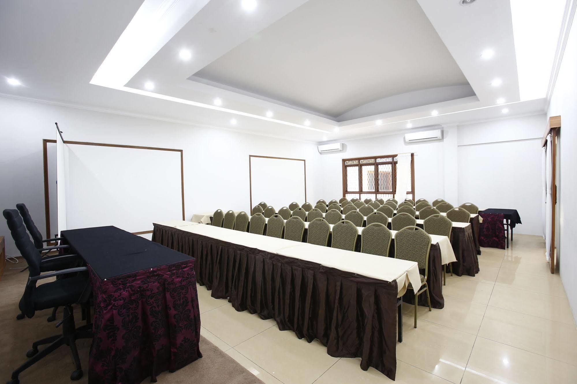Reddoorz Plus Near Kelapa Dua Kebon Jeruk จาการ์ตา ภายนอก รูปภาพ